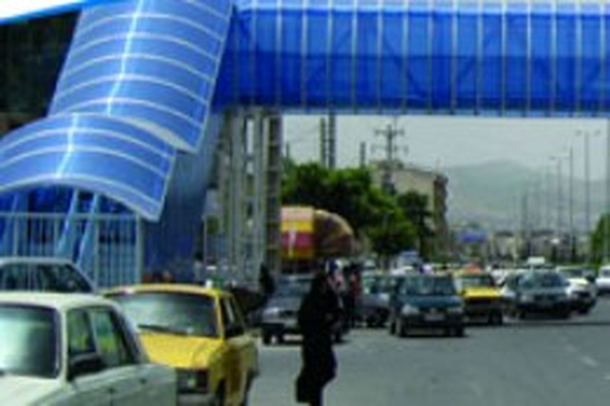 احداث سه دستگاه پل عابر پیاده بر روی چایکنار و بلوار یوسف آباد