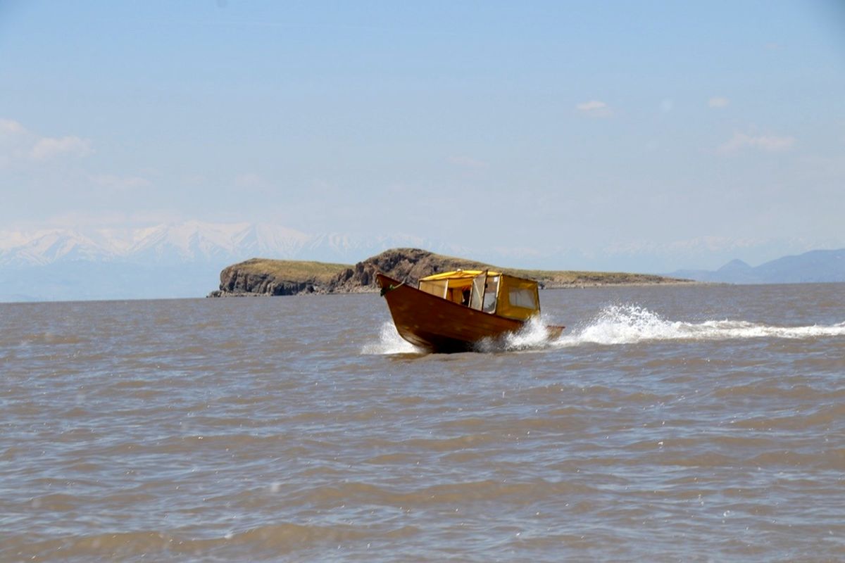 ممنوعیت تجمع مردم  در سواحل دریاچه ارومیه در آذربایجان شرقی
