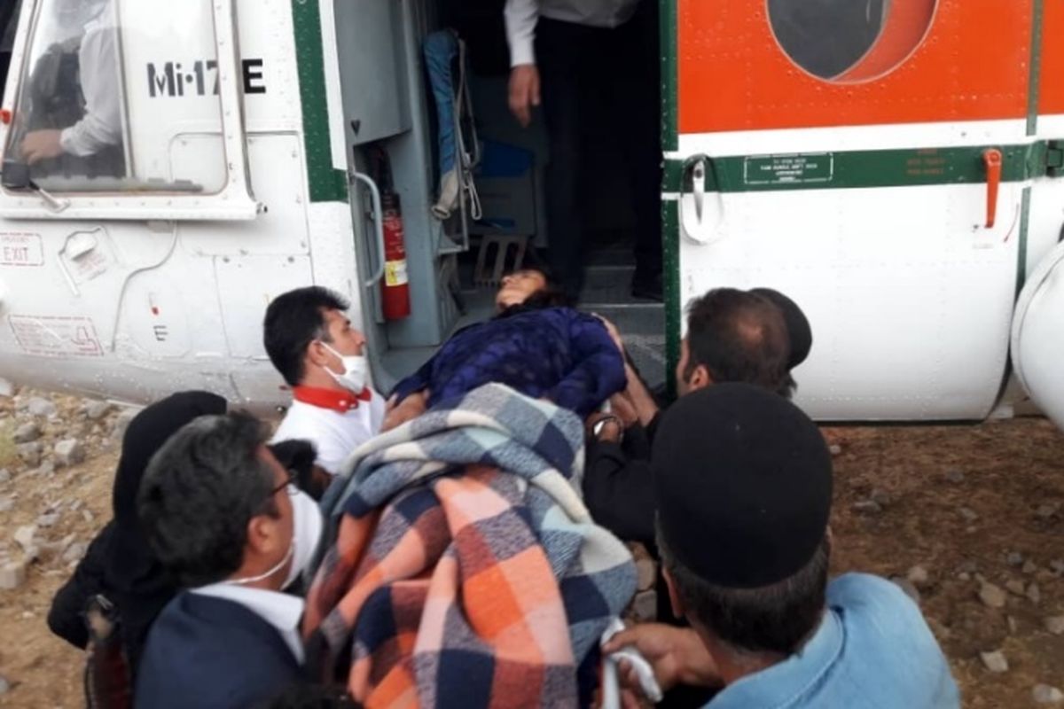 نجات جان مادر ۶۵ ساله سقوط کرده در منطقه صعب العبور اندیکا+ببینید