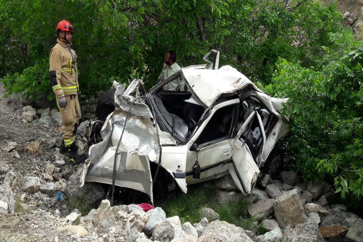 سقوط وحشتناک خودرو به دره در غرب کشور