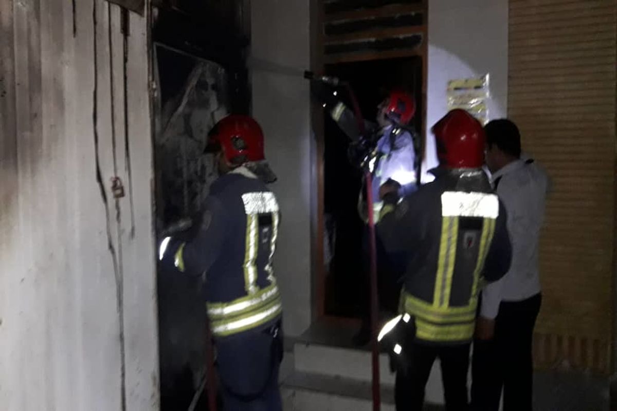 آتش سوزی کانکس دبیرستان پردیس اهواز/علت حادثه در دست بررسی است+ببینید