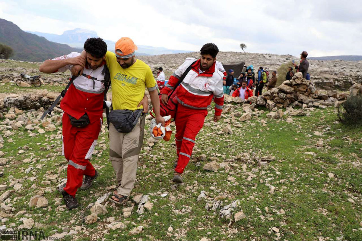 نجات سه کوهنورد در ارتفاعات کوه سرخ