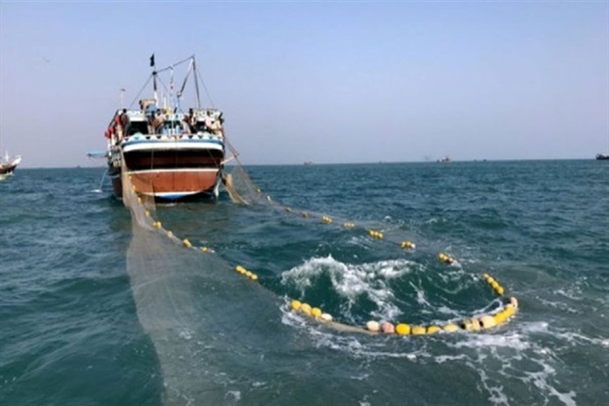 ۶ شناور صید ترال در مناطق دریایی خوزستان توقیف شدند