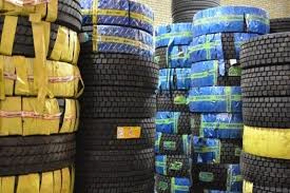 کشف ۳۰۰ حلقه لاستیک خودرو احتکار شده در بروجرد