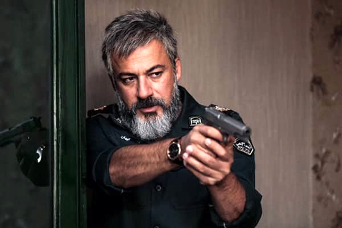 امیر آقایی با نوار زرد  روی آنتن