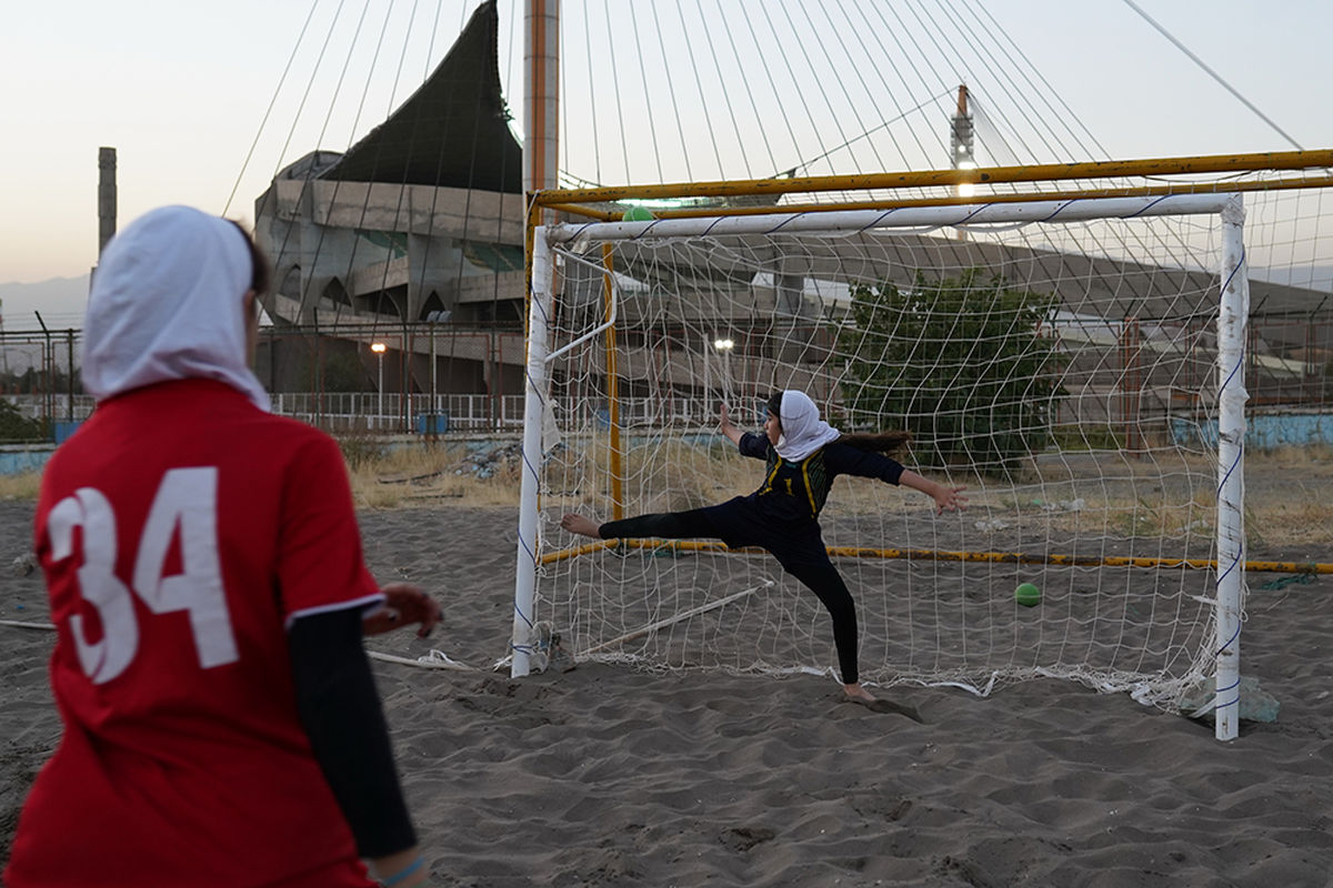 قهرمانی شهرداری ارومیه در مسابقات سه جانبه هندبال ساحلی ارومیه