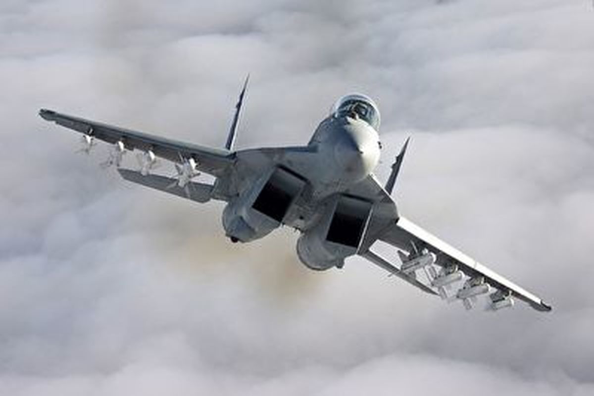 اقدام جنگنده روسیه در  رهگیری بمب افکن B-۵۲ آمریکا بر فراز دریای سیاه/ فیلم