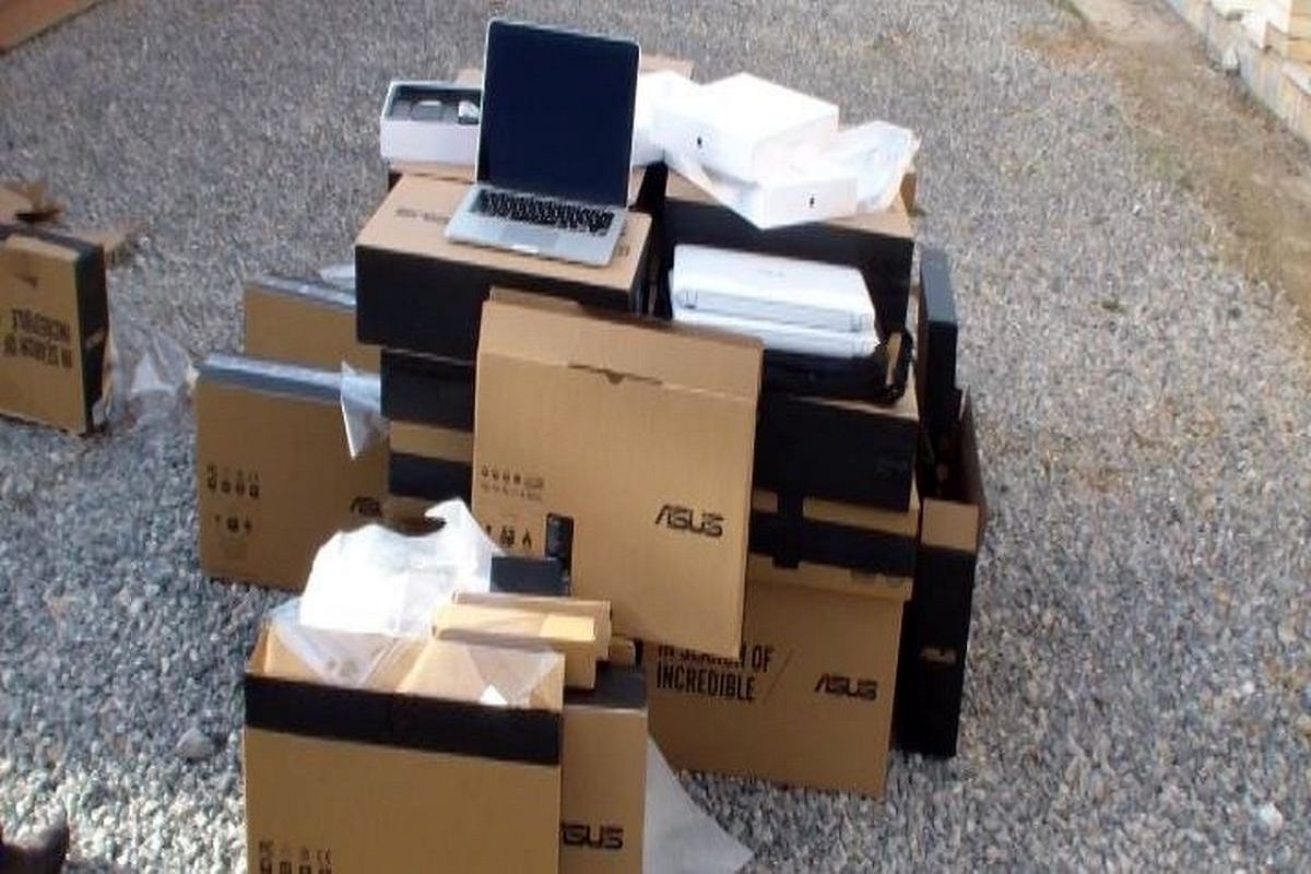 کشف ۲۰ دستگاه لپ تاپ قاچاق در تهران