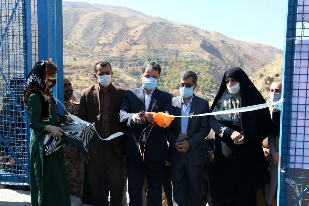 چمن مصنوعی روستای بیساران در شهرستان سروآباد افتتاح شد
