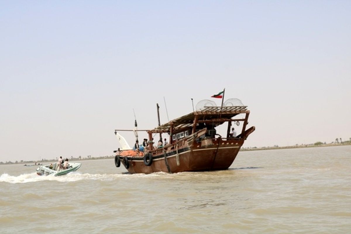 توقیف شناور حامل کالای قاچاق در آب‌های ماهشهر