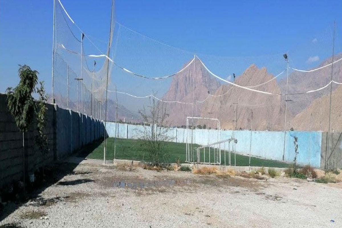 پلمب و تعطیلی یک زمین چمن فوتبال در خرم آباد