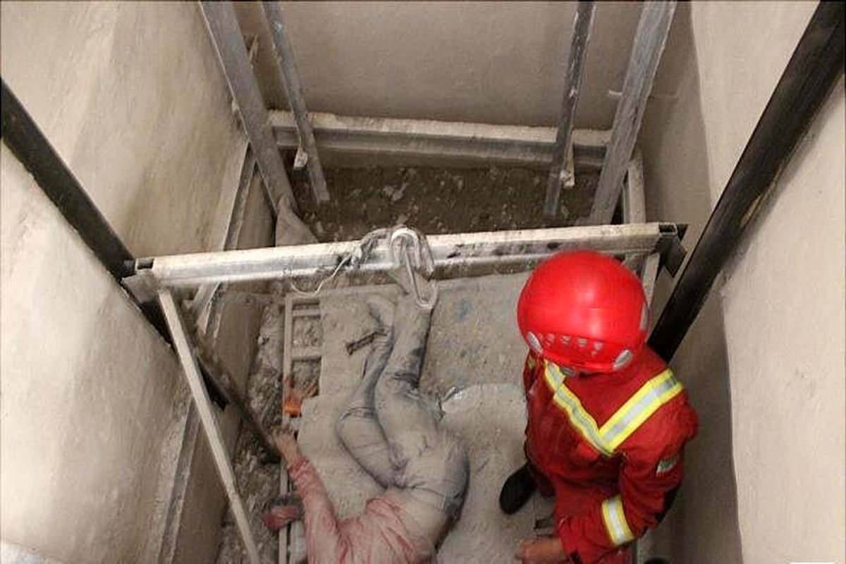 مرگ ۳ کارگر بر اثر سقوط بالابر در کارگاه مترو