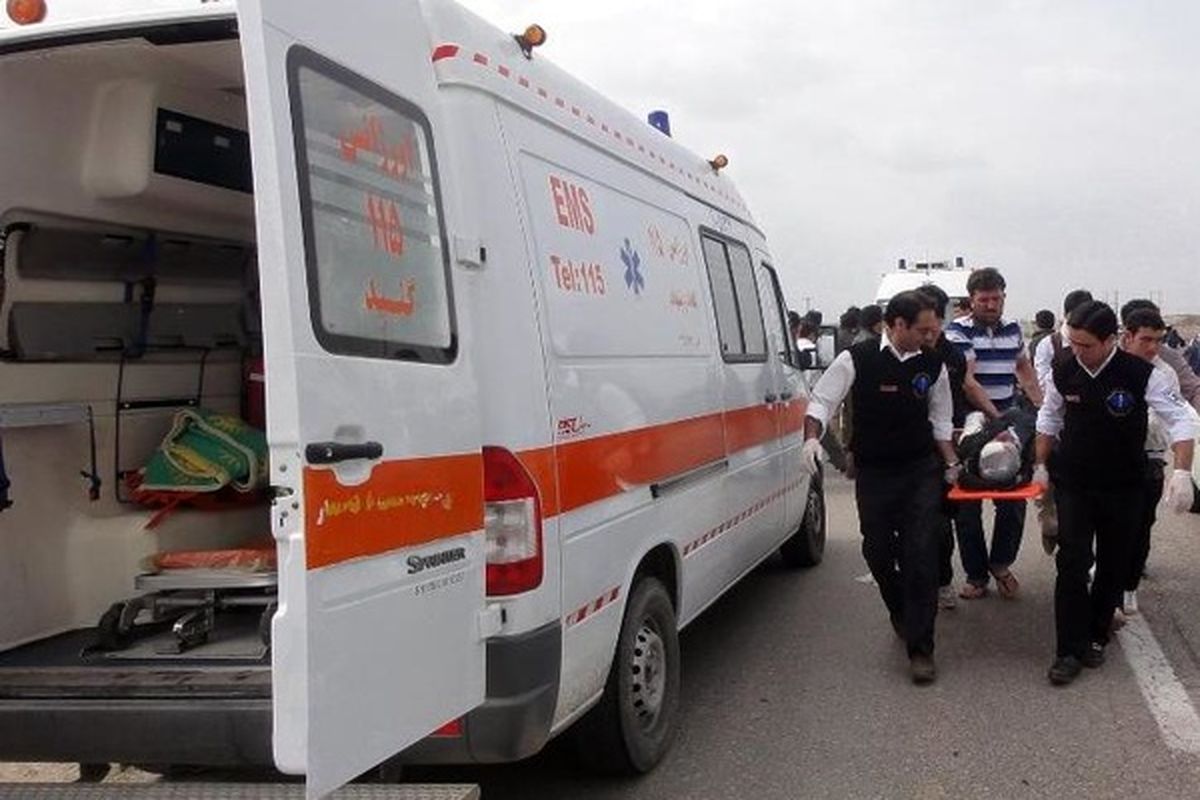 ۱۷ زخمی و ۴ فوتی در حادثه واژگونی اتوبوس کارمندان پالایشگاه اصفهان