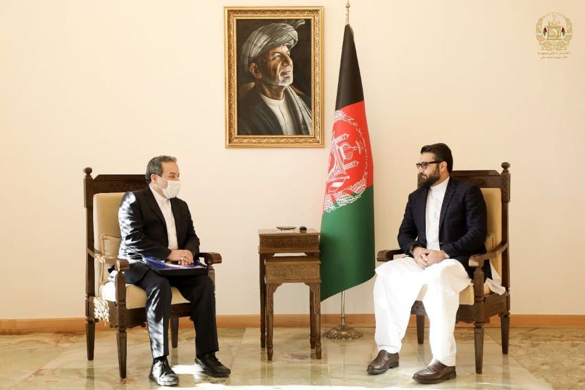 عراقچی با مشاور امنیت ملی افغانستان دیدار کرد/ حمایت تهران از دولت و قانون اساسی افغانستان