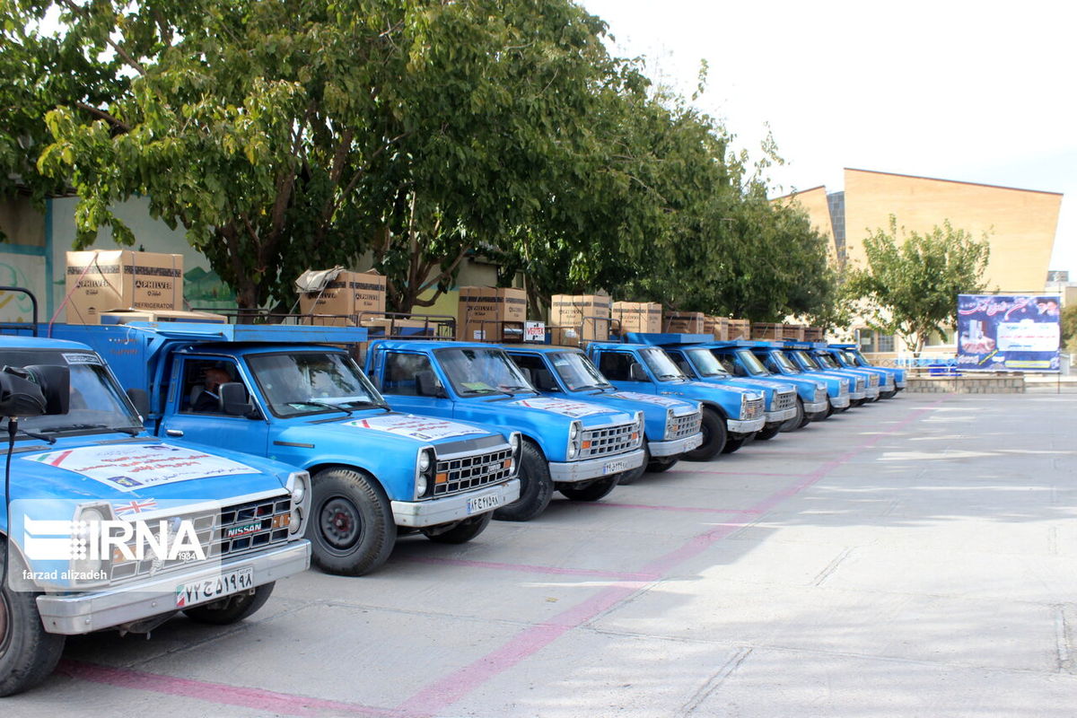 ۱۴ سری جهیزیه به نوعروسان نیازمند اهدا شد