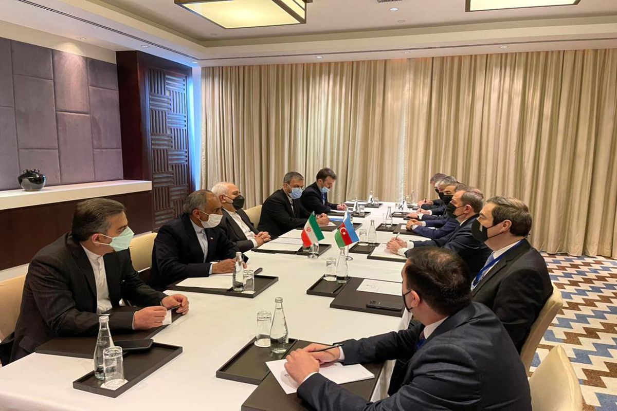 ظریف با همتای آذربایجانی خود دیدار کرد