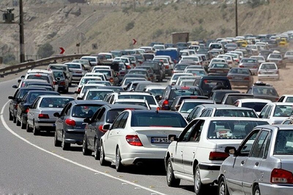 ترافیک سنگین در جاده چالوس/ تردد روان در محورهای هراز و فیروزکوه