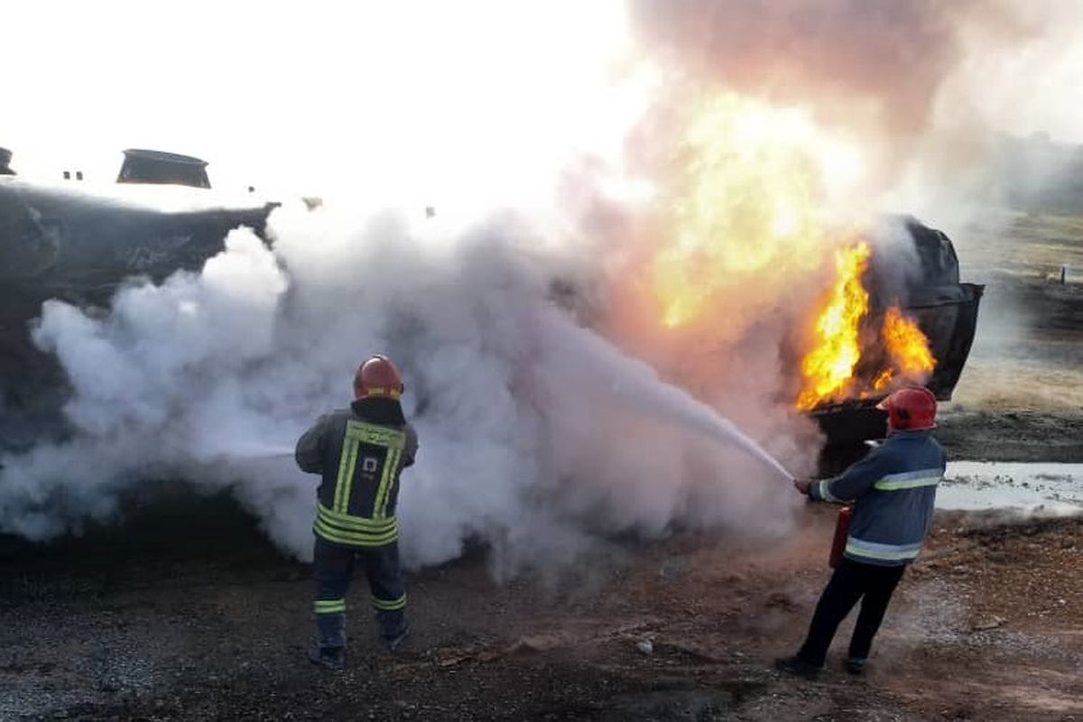 واژگونی و آتش سوزی تانکر سوخت در مسیر اهواز - اندیمشک حادثه ساز شد+ببینید