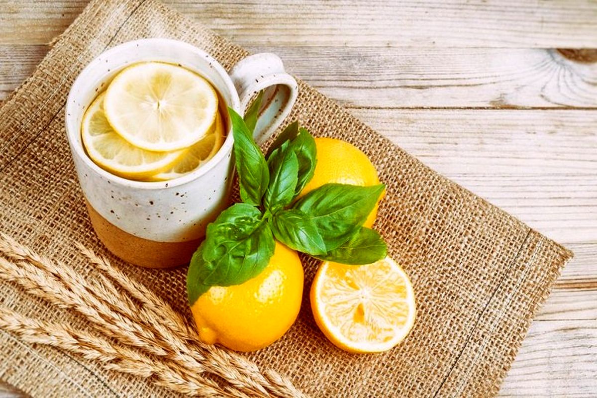 با معجزات مصرف آب گرم و لیمو قبل از صبحانه آشنا شوید