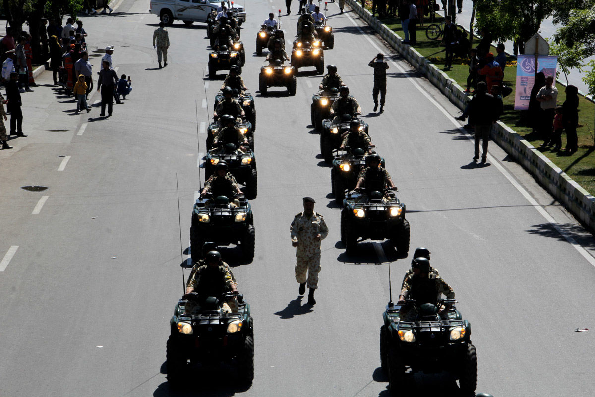 رژه روز ارتش با توجه به شرایط کرونایی به صورت محمول و خودرویی برگزار می شود