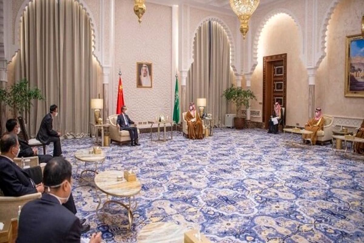 وزیر خارجه چین و ولیعهد سعودی دیدار کردند