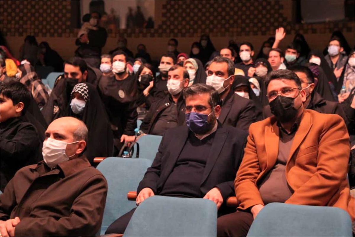 وزیر فرهنگ به تماشای تئاتر «تا اشکستان» نشست