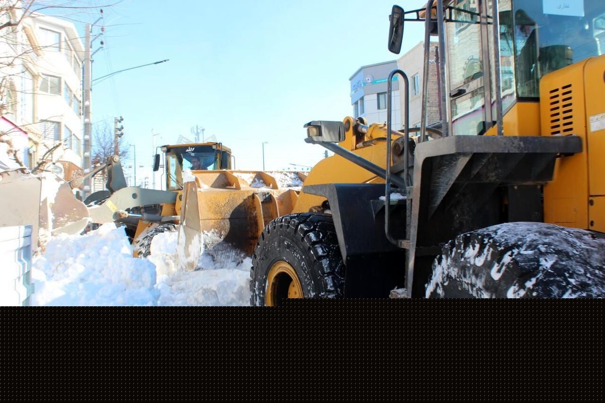 ۲۶۰ کیلومتر برفروبی و نمک پاشی در محورهای مواصلاتی شهرستان خوی