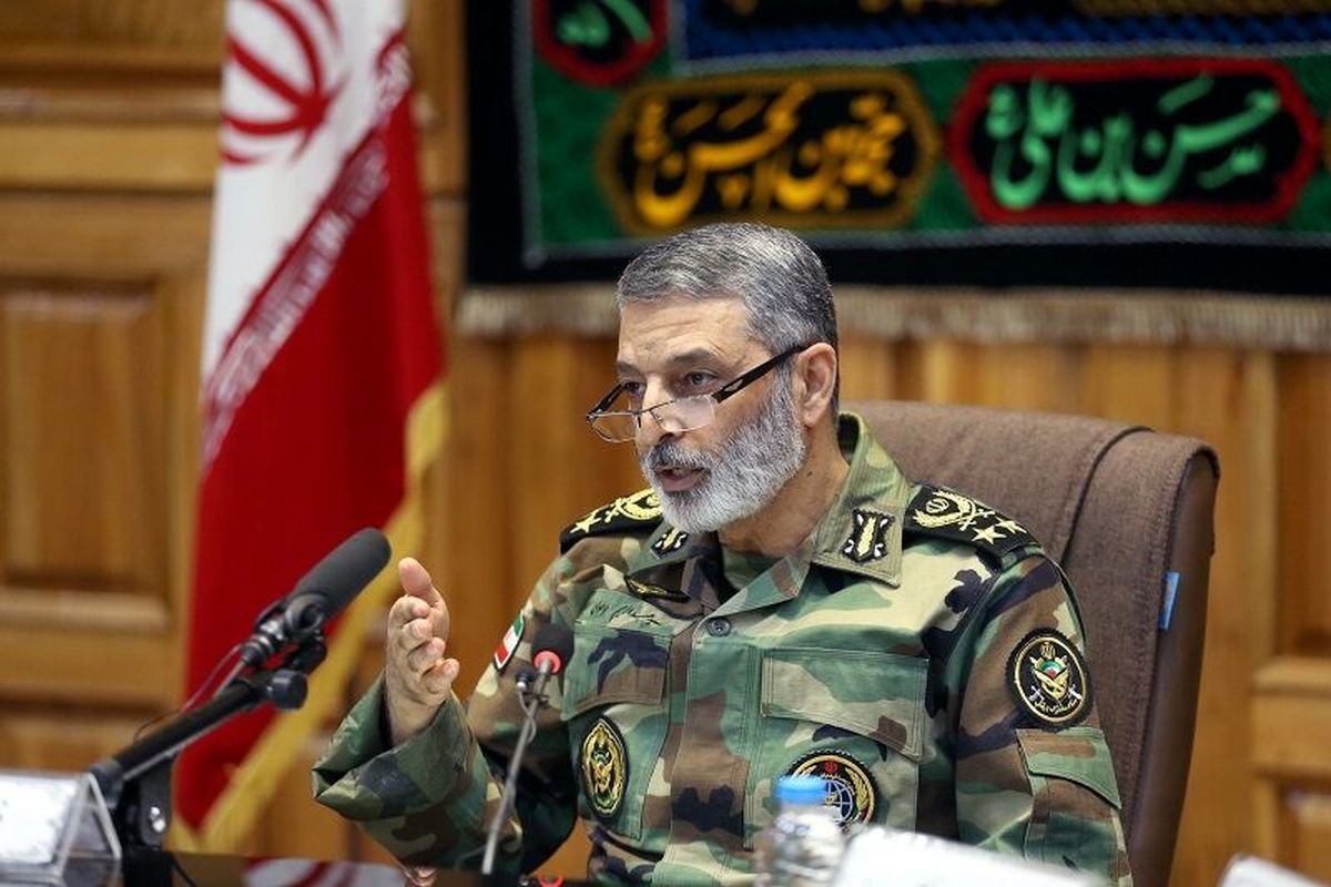 فرمانده ارتش: سردار سلیمانی در زمان حیات خود نفس نظام سلطه را گرفته بود