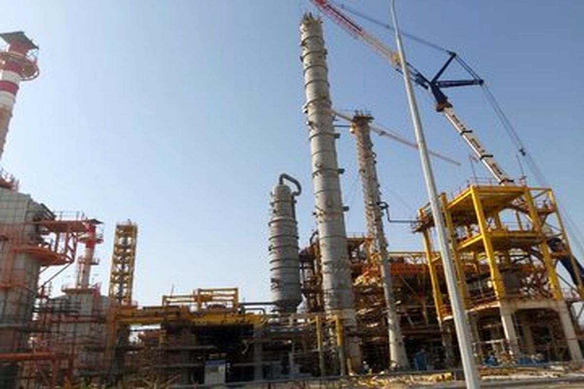 آغاز بهره‌برداری از پالایشگاه نفت خام فوق سنگین قشم در سفر استانی رییس جمهور