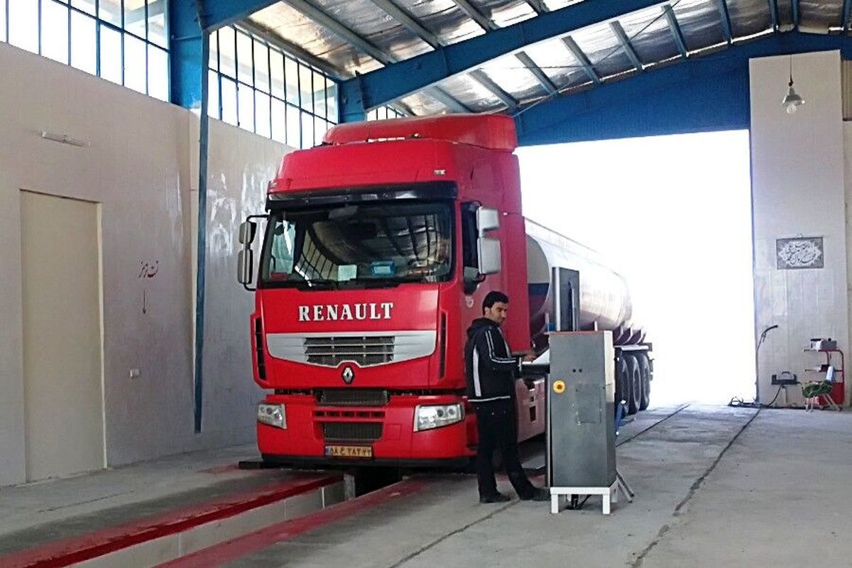 تست فنی ۴۵۵۰ وسیله نقلیه سنگین و نیمه سنگین در مراکز معاینه فنی آذربایجان‌غربی