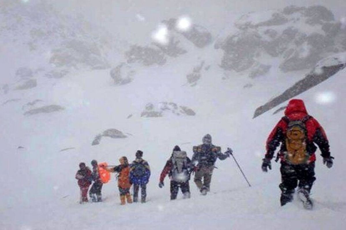 سه کوهنورد گرفتار در ارتفاعات دنا نجات یافتند