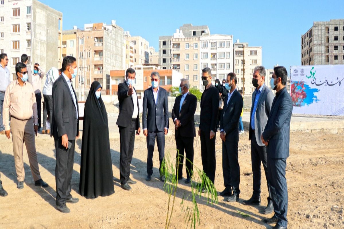 آئین کاشت درختان بومی با حضور شهردار بندرعباس ، اعضای محترم شورای اسلامی شهر در بلوار امام حسین (ع)