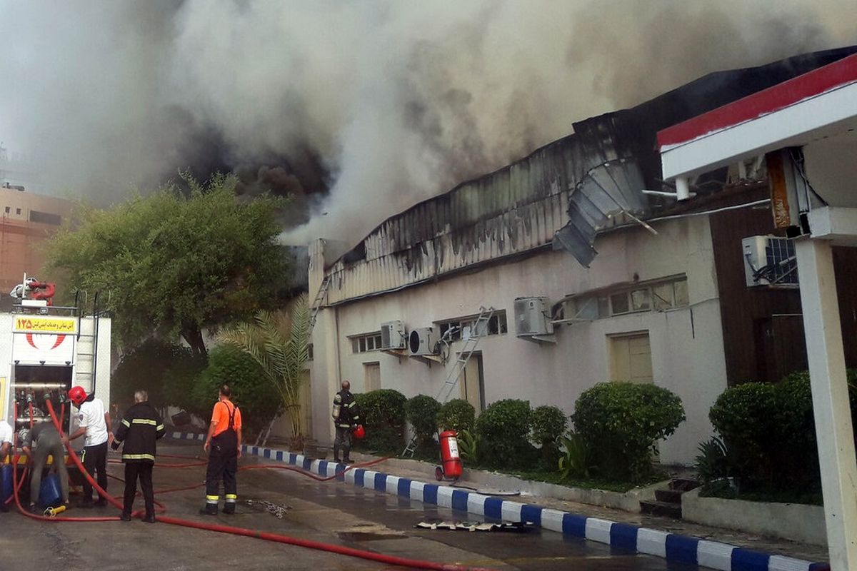 مهار آتش سوزی در پارک آبی گرمدره