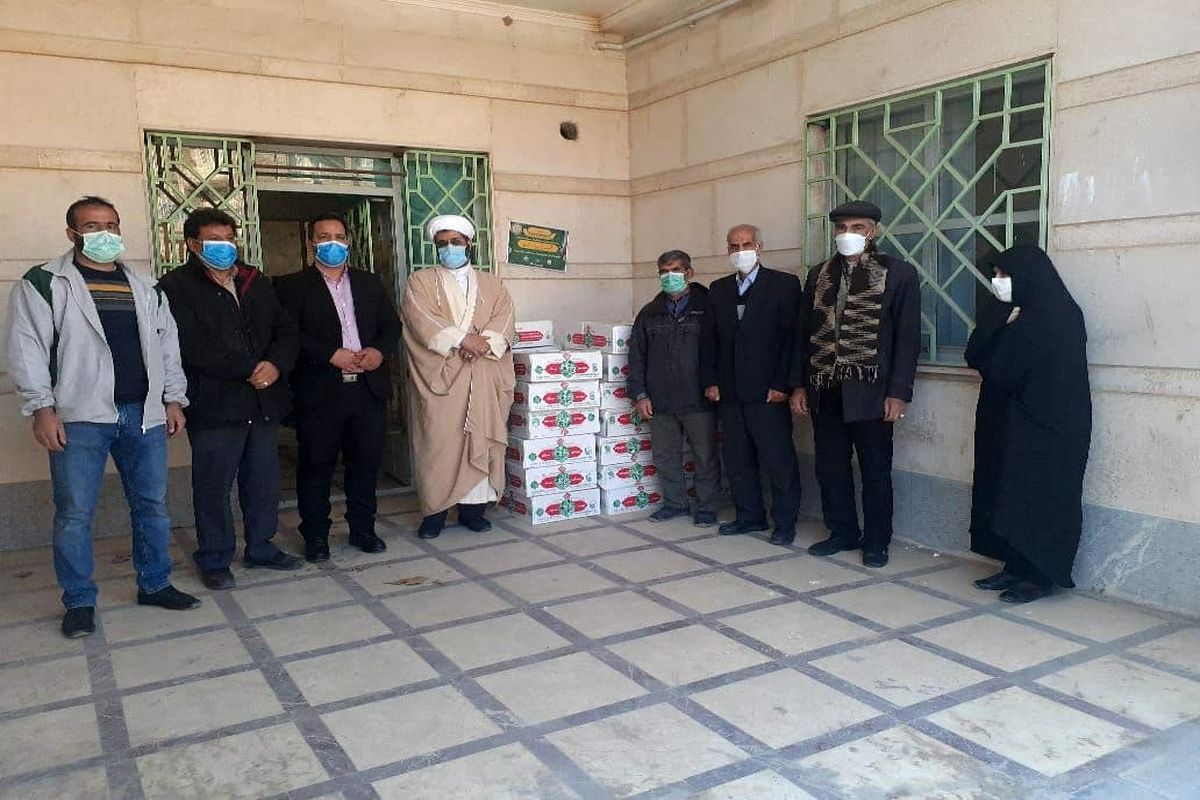 ۲۶۰ بسته معیشتی به هنرمندان و کانون های فرهنگی هنری مساجد نهاوند تحویل داده شد
