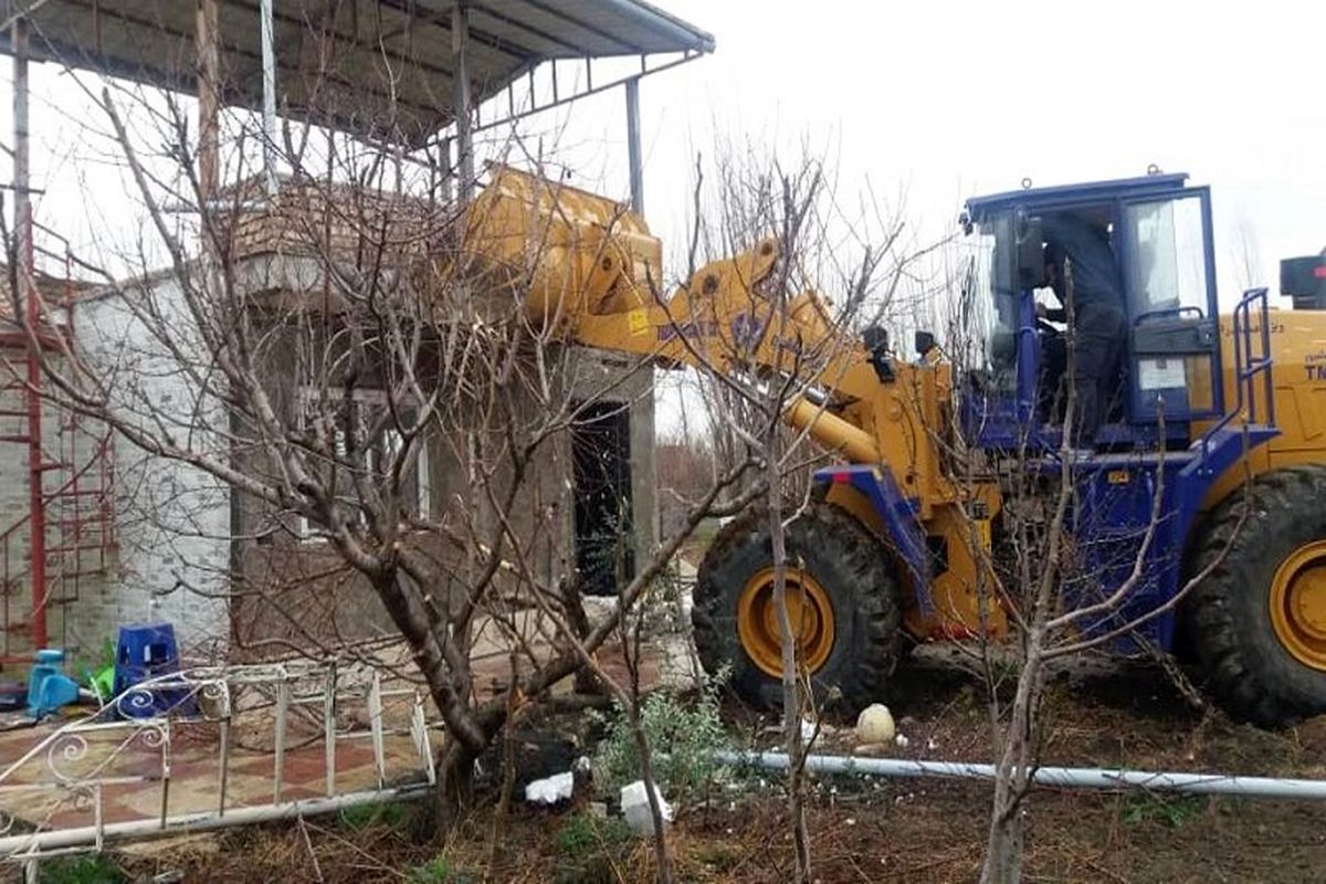 ۲۲ بنای غیر مجاز در زمین های کشاورزی روستای «نوچمن» تخریب شد