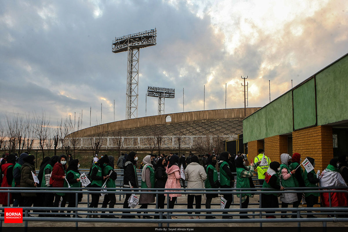 ورود بانوان برای تماشای بازی فوتبال ایران و عراق