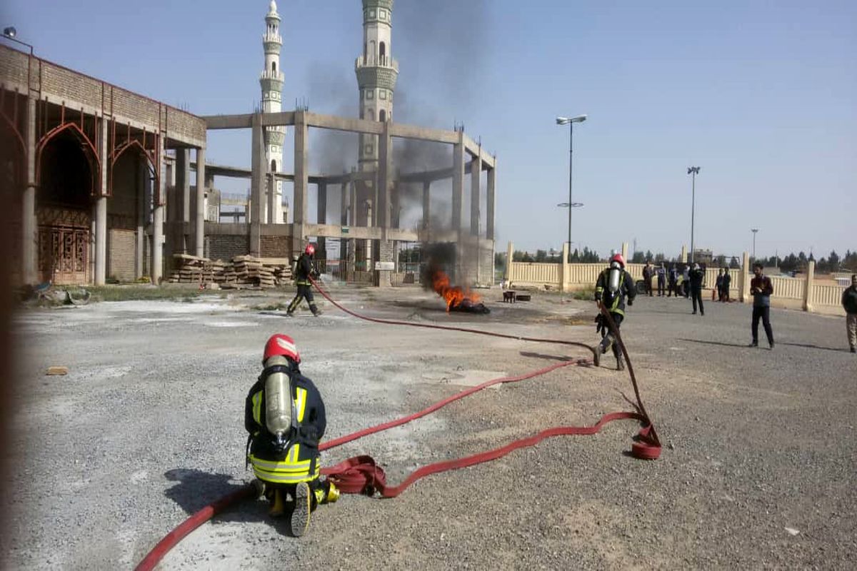 برگزاری مانور عملیاتی آتش نشانی قم با مشارکت خادمان مسجد مقدس جمکران