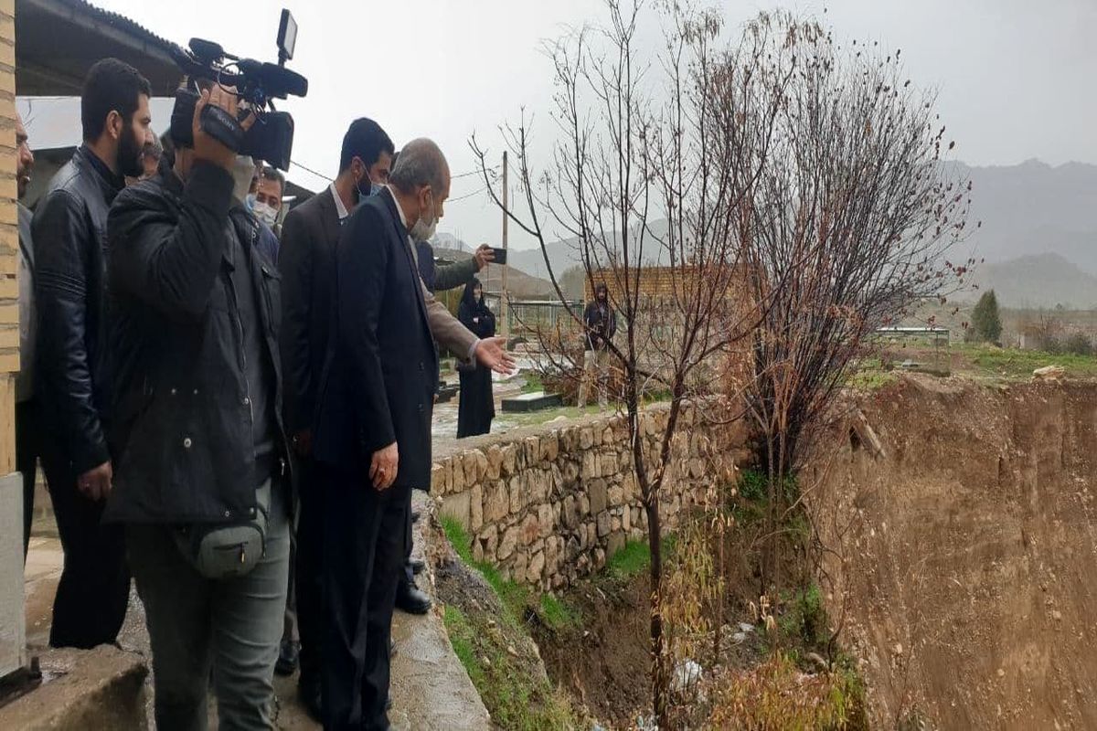 بازدید  وزیر کشور از دیواره ساحلی گلزار شهدای معمولان
