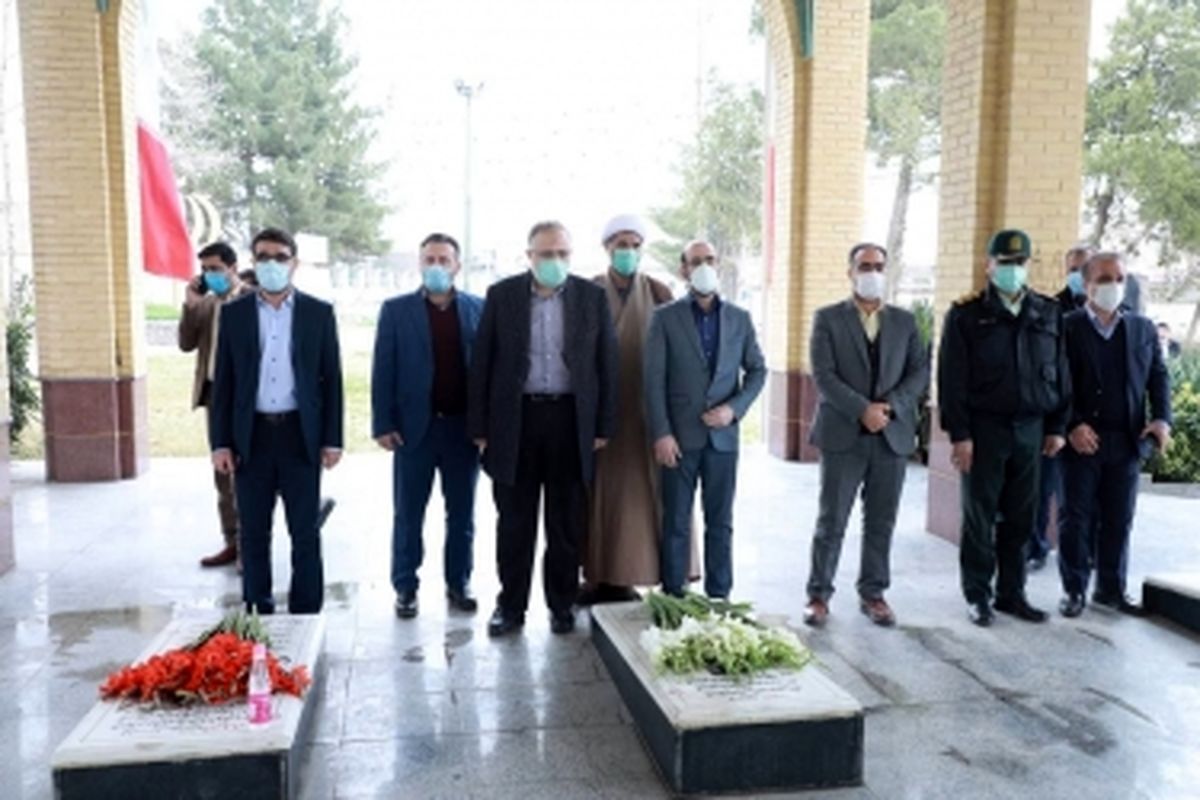 استاندار قزوین به مقام شامخ شهدای شهر آبیک ادای احترام کرد