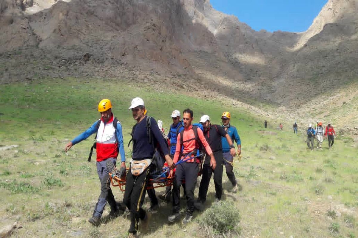 سقوط مرد ۵۰ ساله از ارتفاعات کوه دیل در حین مهار آتش