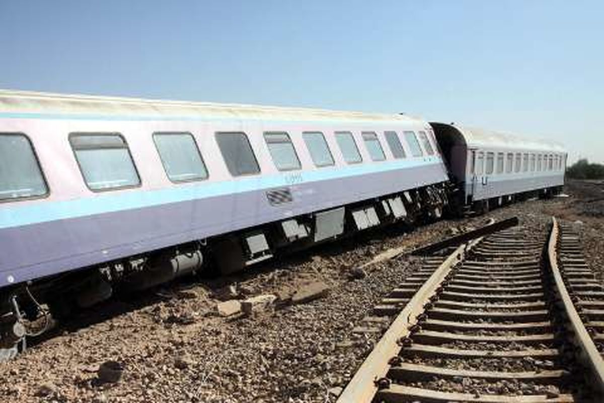 حادثه قطار با حدود ۱۰۰ کشته و زخمی