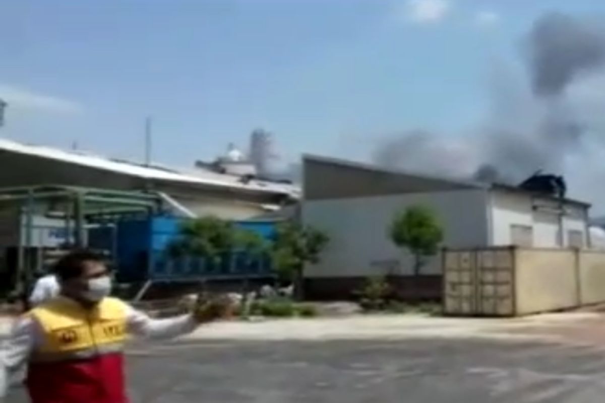 با مهار بموقع آتش در شهرک صنعتی لیای قزوین از یک فاجعه بزرگ پیشگیری شد
