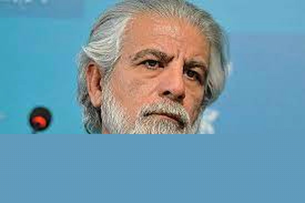 به سخنان بهمن فرمان آرا لبخند می زنم/ ببنید