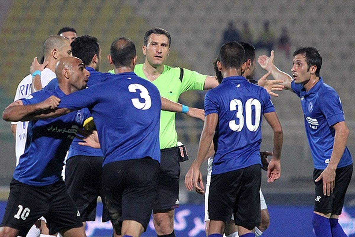 سوت دیدار پرسپولیس و استقلال به اکبریان رسید