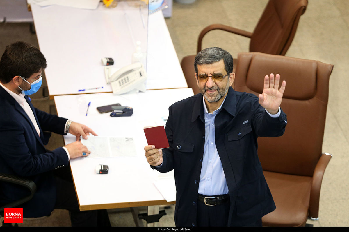 عزت الله ضرغامی در انتخابات ریاست جمهوری ۱۴۰۰ ثبت نام کرد
