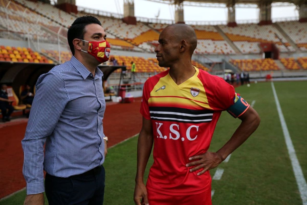 باشگاه فولاد از داور و کمک داور دیدار با 