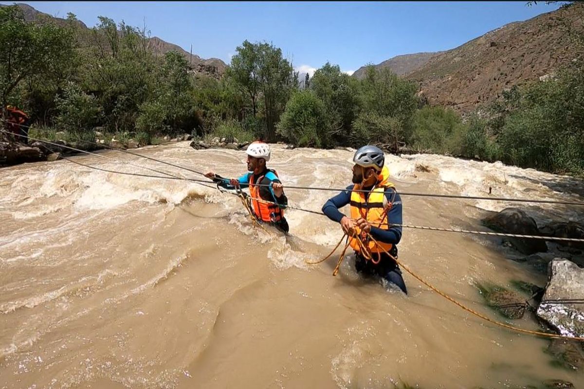 غرق شدن یک زن ۴۵ ساله در رودخانه هراز + تصاویر