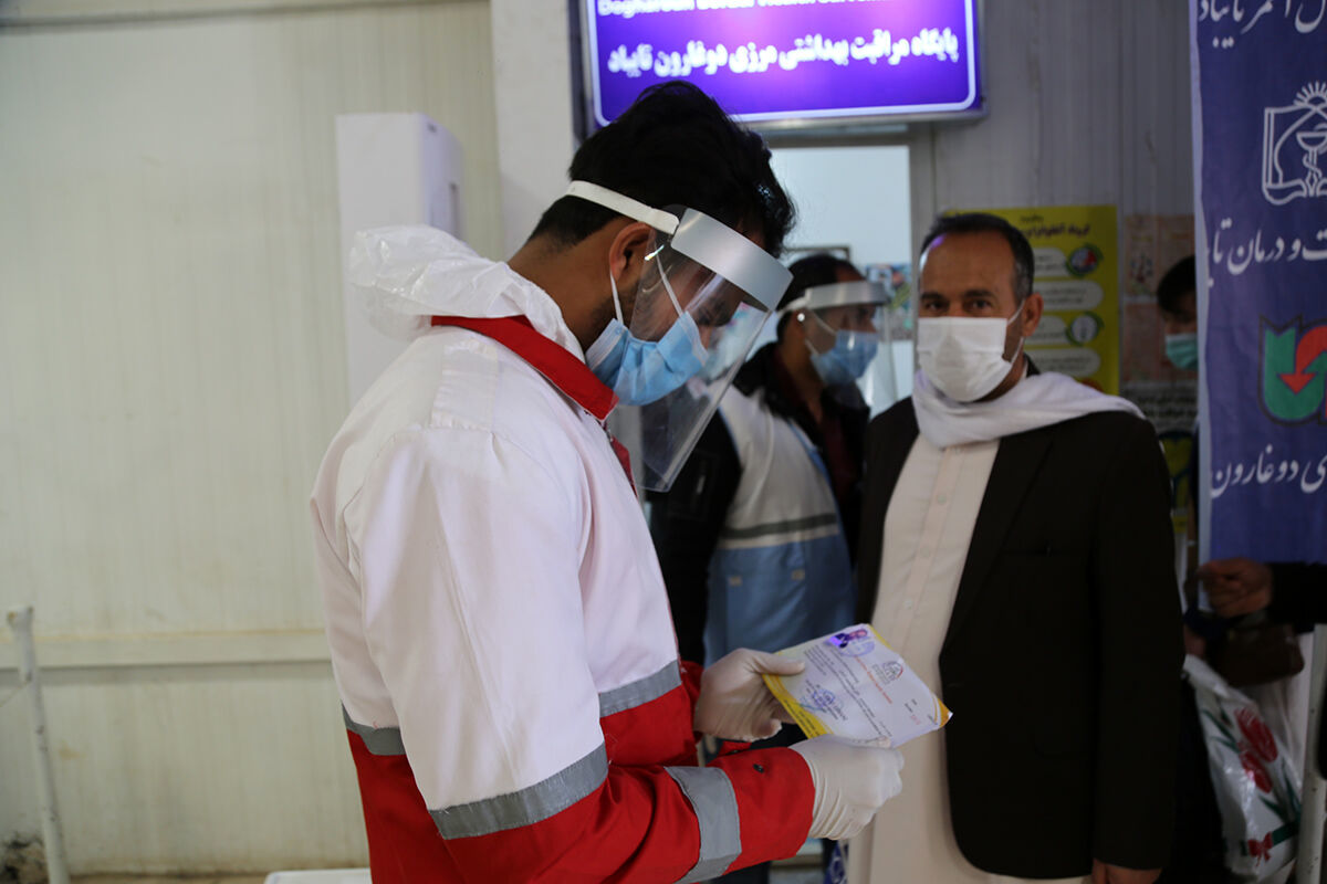 هلال‌احمر در سیستان و بلوچستان ماسک و اقلام بهداشتی توزیع می‌کند/ رایزنی با ۲۰ خیریه برای مشارکت در تأمین و توزیع اقلام بهداشتی