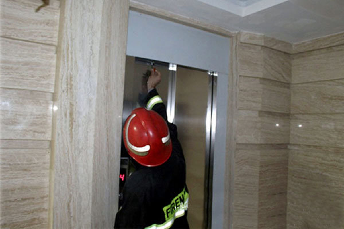 بیش از ۵۰ مورد محبوسی در آسانسور به دلیل قطعی برق