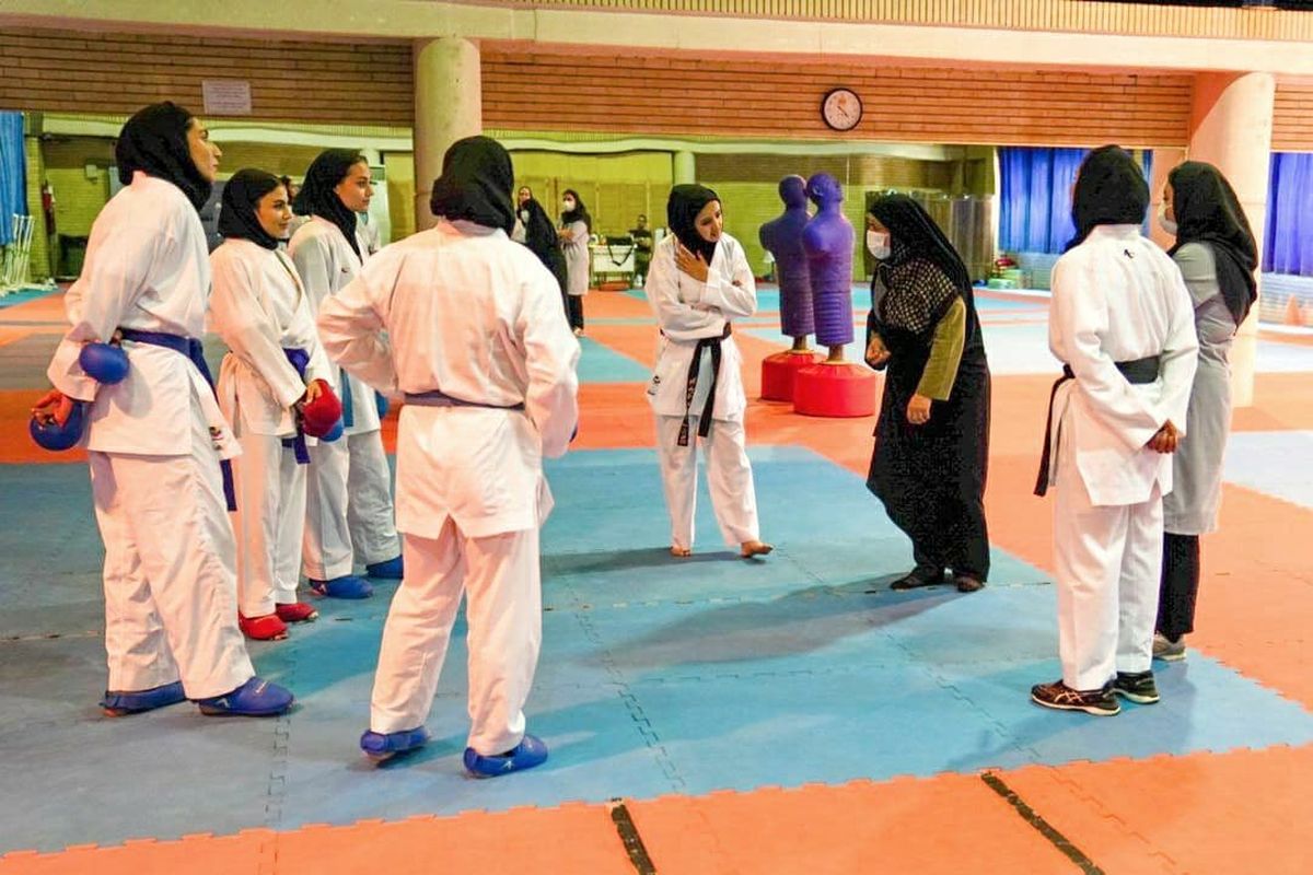 حضور فرهادی‌زاد در تمرین تیم ملی کاراته بانوان